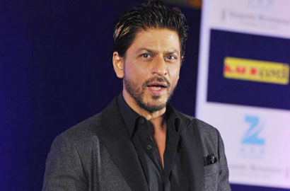 Ingkari Janji Berhenti, Shahrukh Khan Ketahuan Merokok Lagi