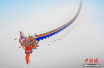 Lipan Berkepala Naga Sepanjang 6 Km Melintasi Langit Tiongkok