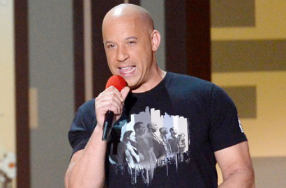Vin Diesel Nyanyi untuk Paul Walker di MTV Movie Awards 2015