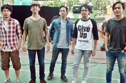 D'Masiv Ngamen di Commuter Line Demi Promo Single Baru 'P.D'
