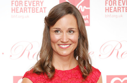 Pippa Middleton Ketahuan Berciuman Mesra di Depan Umum