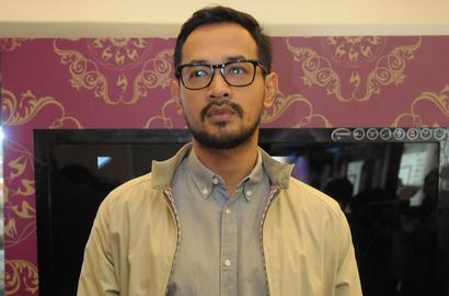 Oka Antara Sering Berikan Kejutan Untuk Istri