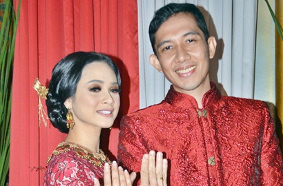 Gelar Resepsi, Andien dan Irfan Kompak Kenakan Busana Betawi Peranakan