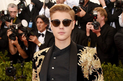Justin Bieber Cs Nekat Foto Selfie di Met Gala 2015 Meski Sudah Dilarang