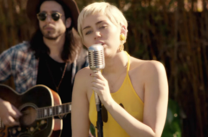 Launching Yayasan, Miley Cyrus Rilis Video Musik 'Different' dan 'No Freedom'