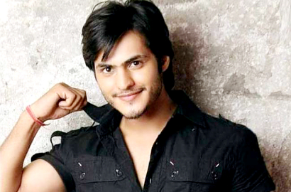 Aw, Garangnya Ravi Bhatia 'Pangeran Salim' saat Latihan Boxing