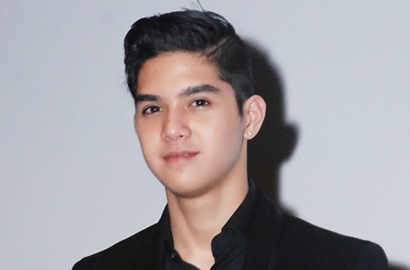 Al Ghazali Curhat Soal Cinta di Video Lirik 'Lagu Galau'