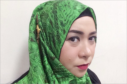 Hijab Nyentrik Diledek Hater Malaysia, Ini Serangan Balik Melly Goeslaw