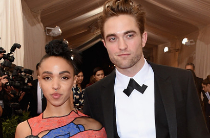 Dihina Haters, Pacar Robert Pattinson: Aku Bukan Seekor Monyet
