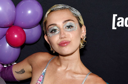 Miley Cyrus Ciptakan Lagu untuk Ikan Peliharaannya yang Telah Mati