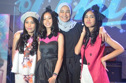 Ikuti Jejak Ibunya, Adjani Putri Alya Rohali Membentuk Trio Uni(x)