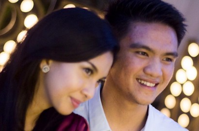 Romantisnya Foto Alisia Rininta Saat Dilamar Kekasih