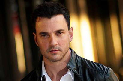 Tommy Page Disambut Meriah Fans Setia di Bandara Soekarno-Hatta