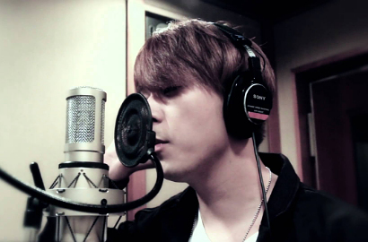 Dongwoon Beast Rilis Teaser Saat Rekaman Single Debut Solo 'Kimishika'