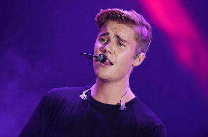 Wah, Justin Bieber Nyanyikan 'I'll Make Love To You' untuk Pasangan Ini