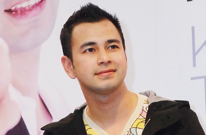 Keren, Raffi Ahmad Buka Bisnis Sarung Jelang Ramadhan