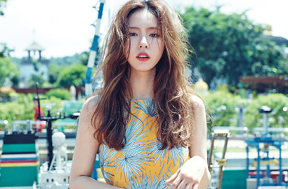 Rampungkan 'Girl Who See Smells', Shin Se Kyung Foto Cantik di Legoland