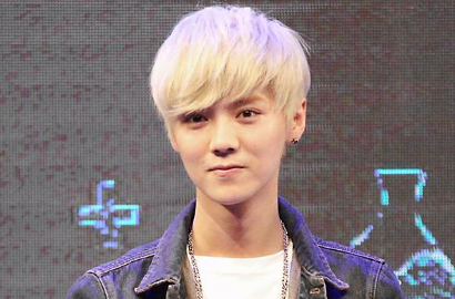 Luhan Pamer Foto Sedang di Studio, Untuk Debut Solo?