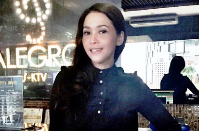 Maia Estianty Pamer Buka Puasa Bareng 2 Cowok Ganteng di Rumah