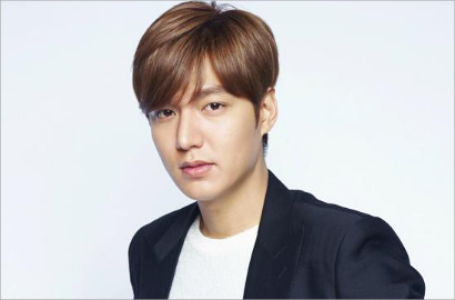 Lee Min Ho Girang Pamerkan Kado-Kado Ultah dari Fans