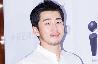 Hadiri Resepsi Park Joon Hyung, Yoon Kye Sang Berkelit Ditanya Nikah