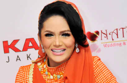 Krisdayanti Bebaskan Anak Pilih Baju Lebaran Jelang Idul Fitri