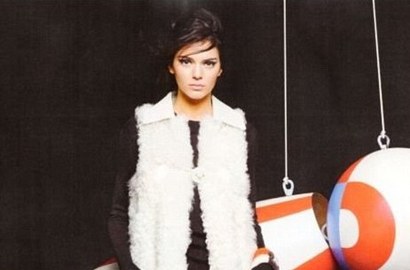 Mulai Berani Pose Seksi, Kendall Jenner Tetap Tutupi Payudara