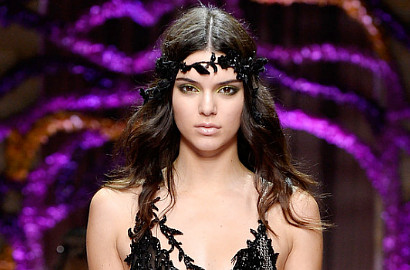 Model Lingerie, Kendall Jenner: Perempuan Suka Pose Pakai Celana Dalam