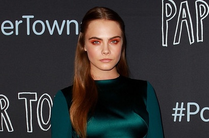 Cara Delevingne Pamer Celana Dalam di Comic-Con 2015