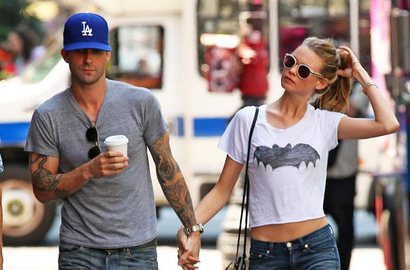 Baru Setahun Nikah, Adam Levine dan Behati Prinsloo Akan Cerai?