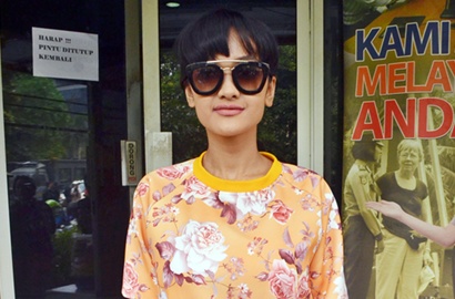 Julia Perez Beri Dukungan untuk Kasus Foto Bugil Mirip Prilly Latuconsina