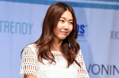 Wow, Han Hye Jin Rela Foto Bugil di Majalah Fashion
