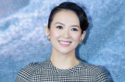 Perut Terlihat Membuncit, Zhang Ziyi Sedang Hamil?