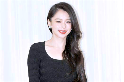 Fans Heboh Vivian Hsu Unggah Foto Berdarah