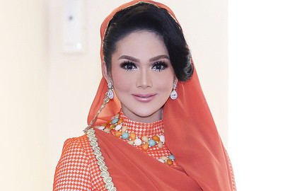 Netter Puji Kecantikan Krisdayanti Makin Bersinar Saat Berhijab Syar'i