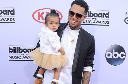 Chris Brown Sindir Nia Guzman Gunakan Royalty Untuk Memerasnya