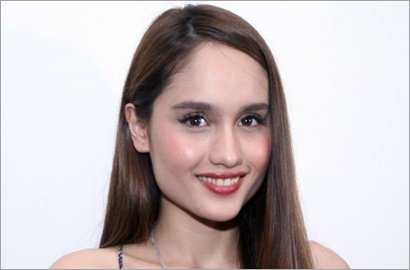 Rayakan Ultah ke-22, Cinta Laura 'Basah-Basahan' Bareng 3 Pria