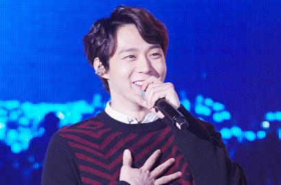 Jadi Model Marie Claire, Otot Seksi Yoochun JYJ Bikin Fans Terpesona