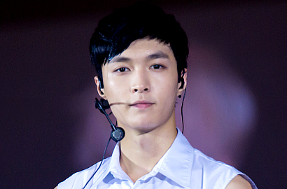 Ditanya Soal Eks Rekan di EXO, Lay: Aku Memberi Mereka Restuku