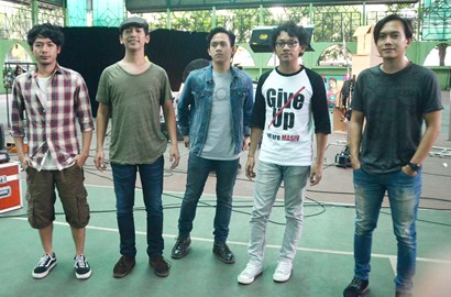 Kenang Rinto Harahap, D'Masiv Ajak Pengamen 'Ngamen' Bareng