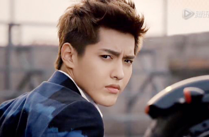 Netter Kaget Lihat Kris Eks EXO Plontos di Billboard Times Square New York
