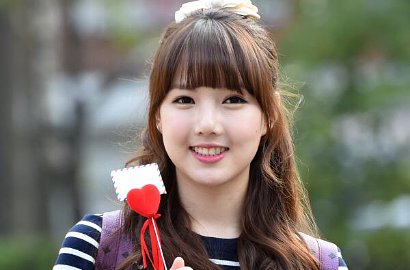 Super Imut Saat Tertawa, 'Eye-Smile' Yerin G-Friend Malah Dinilai Palsu