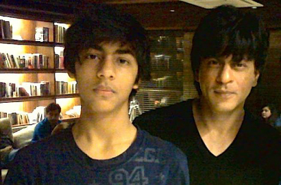 Ketika Shahrukh Khan dan Anak Nyanyi 'Smack That' Tanpa Tahu Artinya