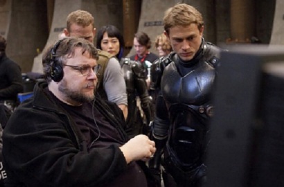 Sutradara Guillermo del Toro Bantah Kabar Penundaan Syuting 'Pacific Rim 2'