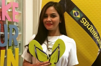 Revalina S. Temat Cari Ilmu Kehamilan Via Aplikasi Gadget