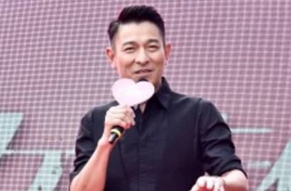 Ribuan Fans Rela Antri Semalam Demi Bertemu Andy Lau di Taipei