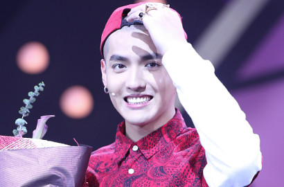 Bandingkan Penampilan Saat Masih di EXO, Kepala Plontos Kris Jadi Guyonan
