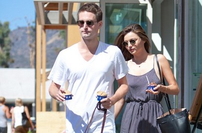 Kencan Bareng Bos Snapchat, Miranda Kerr Ajak Anak