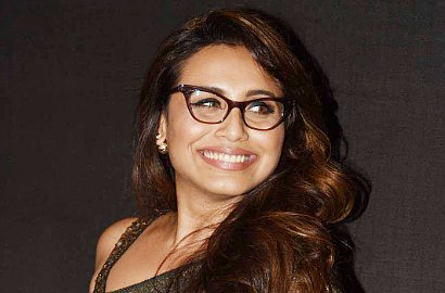 Hamil, Rani Mukherjee Tampil Polos Tanpa Make Up Saat Periksa Kandungan