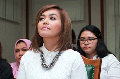 Perceraian dengan Jerry Aurum Bikin Denada Kini Idap Sakit Jantung?